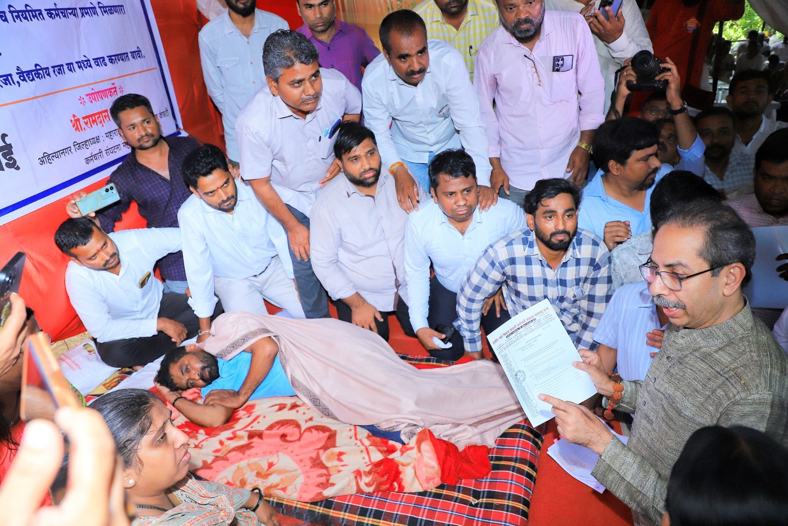 Ramdas Barde Ka Hunger Strike, Uddhav Thackeray Ne Kiya Support