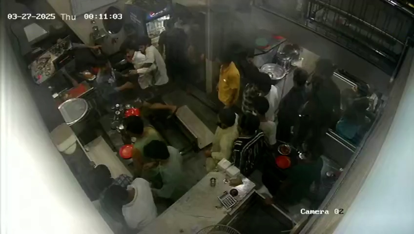 Bandra Hotel Me Stabbing At Behram Nagar, Video Viral Hua, Aaropi Arrested By Police