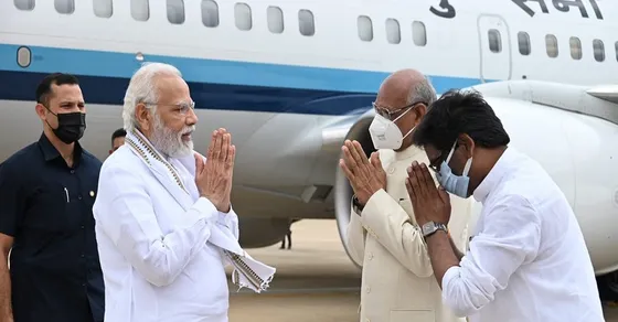 PM Narendra Modi Ka Helicopter Bigda, Jharkhand Ke Deoghar Airport Par Kaafi Waqt Karna Pada Intezar
