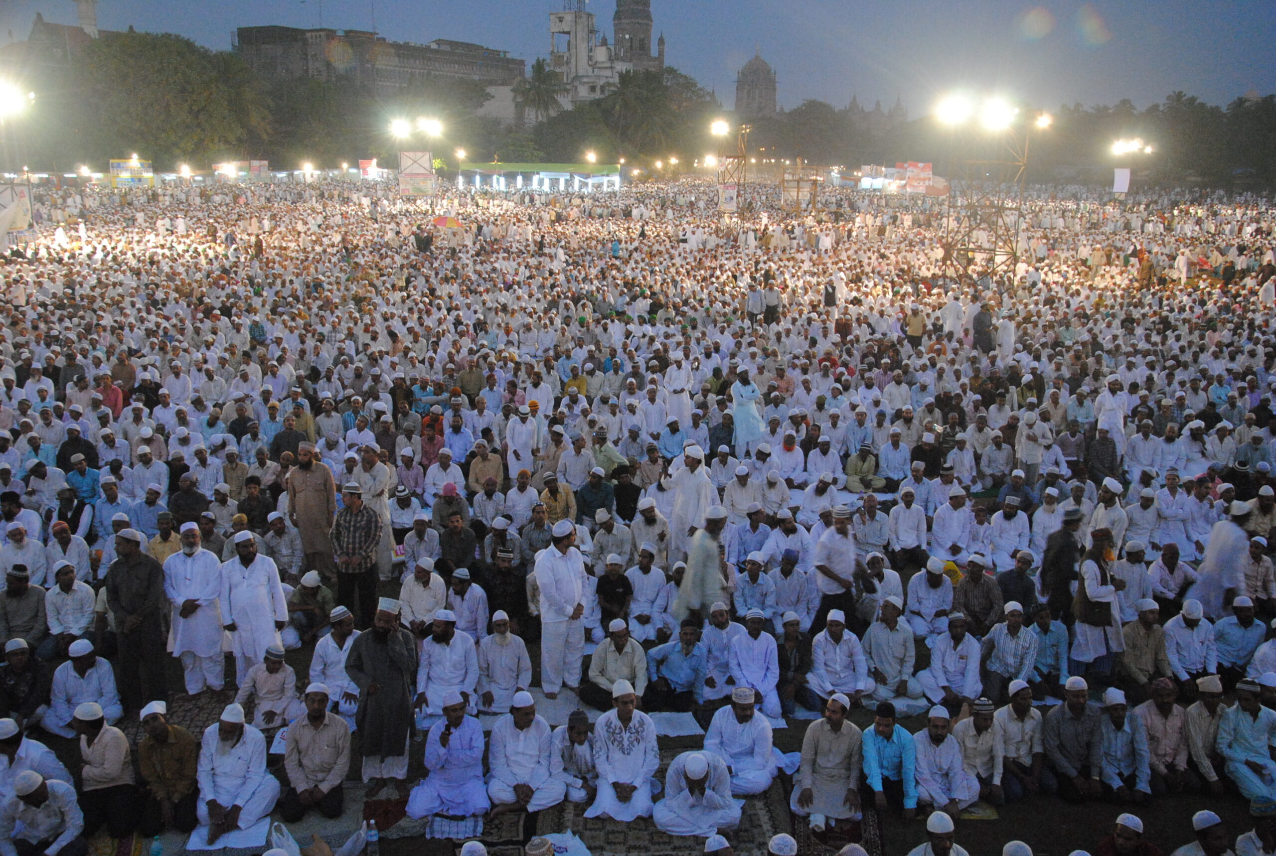 Sunni Dawate Islami Annual Ijtema Aaj Aur Kal Sunday Ko Gents Logon Ke Liye Shuru Hai At Azad Maidan Mumbai