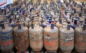 Gas Cylinder Sasta hua – 19Kg Commercial LPG Cylinders ka rate Rs 14.50 kam hua, Aaj se Desh Bhar Me naya rate Lagoo