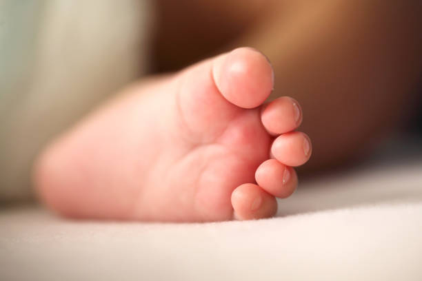 New Born Child Ko Phenk Kar Gaya Koi, Andheri West Versova Area Me Bachche Ki Dead Body Mili, Police Case Darj