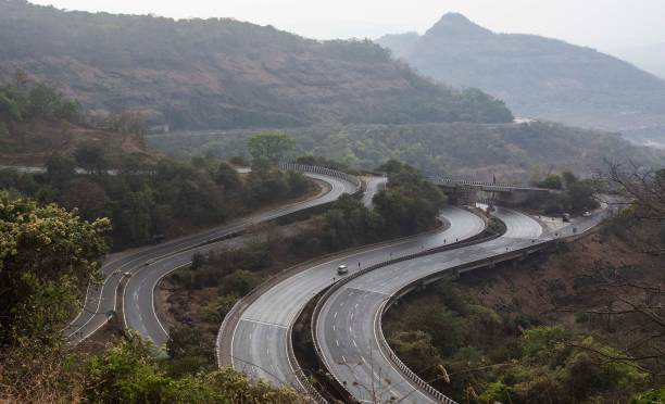Mumbai-Pune Expressway Block – Mumbai se Pune jaane ke raaste 3 days dopehar me 3 hrs ka block rahega 22 to 24 January