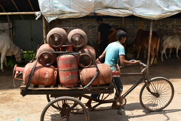 Gas Cylinder Sasta Hua – 19Kg Commercial LPG Cylinders Ka Rate Rs 14.50 Kam Hua, Aaj Se Desh Bhar Me Naya Rate Lagoo