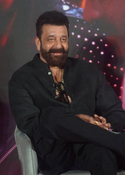 Bollywood Baba Sanjay Dutt ki Die Hard fan ne marne ke baad Rs 72 Crore ki Property Sanjay Dutt ke naam kiya