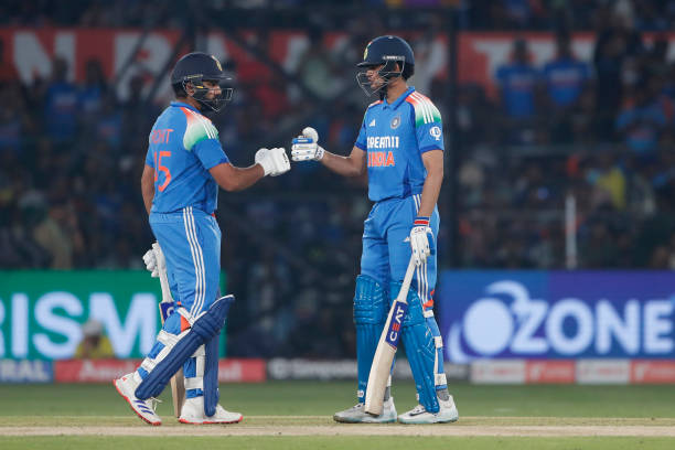 India ne England ko 4 Wickets se haraya 2nd ODI cricket match me jeetkar Series apne naam kiya at Odisha