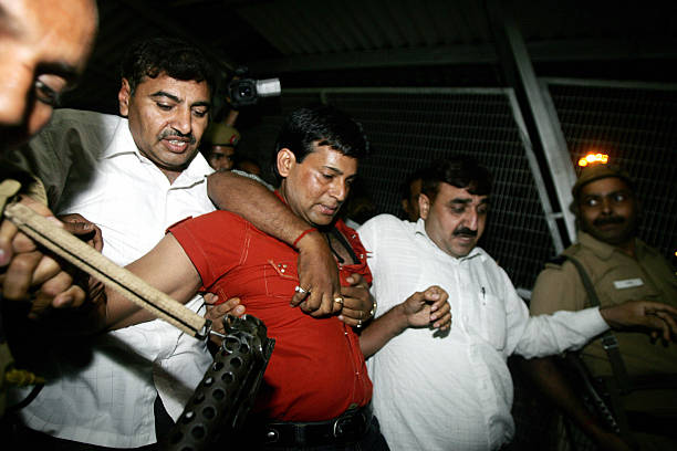 Gangster Abu Salem Ki Saza Maafi Aur Premature Release Ki Yachika Par Bombay High Court Ne Center Ko Notice Issue Kiya