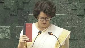 Priyanka Gandhi, Ravindra Chavan Ne Loksabha Me Shapath Liya Aaj, Pehli Baar Gandhi Parivar Ke 3 Sansad Sath Mein