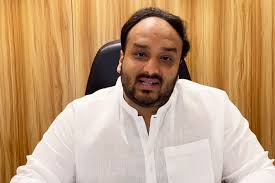 “Voters in Tears After Zeeshan Siddique’s Heartfelt Speech!”