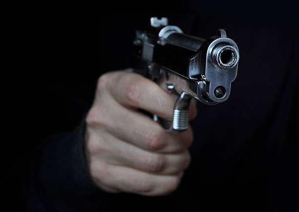 Firing hui South Mumbai P Demello road par, 1 injured, hamlawar farar, Police station investigation jaari