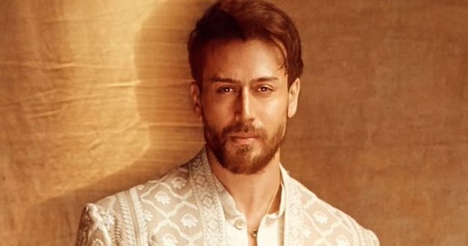 Actor Tiger Shroff Ka Murder Plan Ki Jhooti Khabar Dene Wale Ke Khilaf Case Darj At Khar Police Station