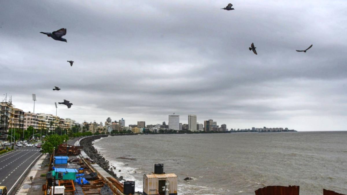 Mumbai Mausam – Maharashtra me kayi jagha Baarish ki sambhavna, Mumbai me Garmi se log behal