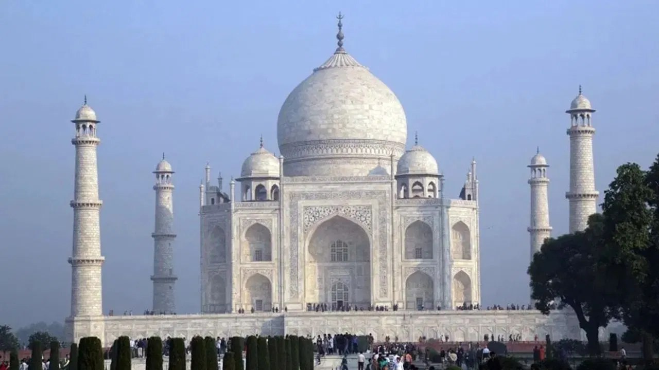 Taj Mahal Par Suspicious Mail! Bomb Threat Ke Mail Ne Machaayi Halchal