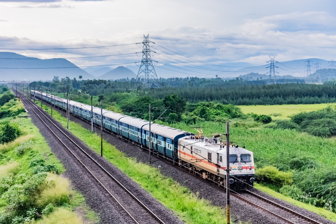 Free Travel During Maha Kumbh Mela? Indian Railways ne kiya clear, Yeh Khabar Galat Hai!