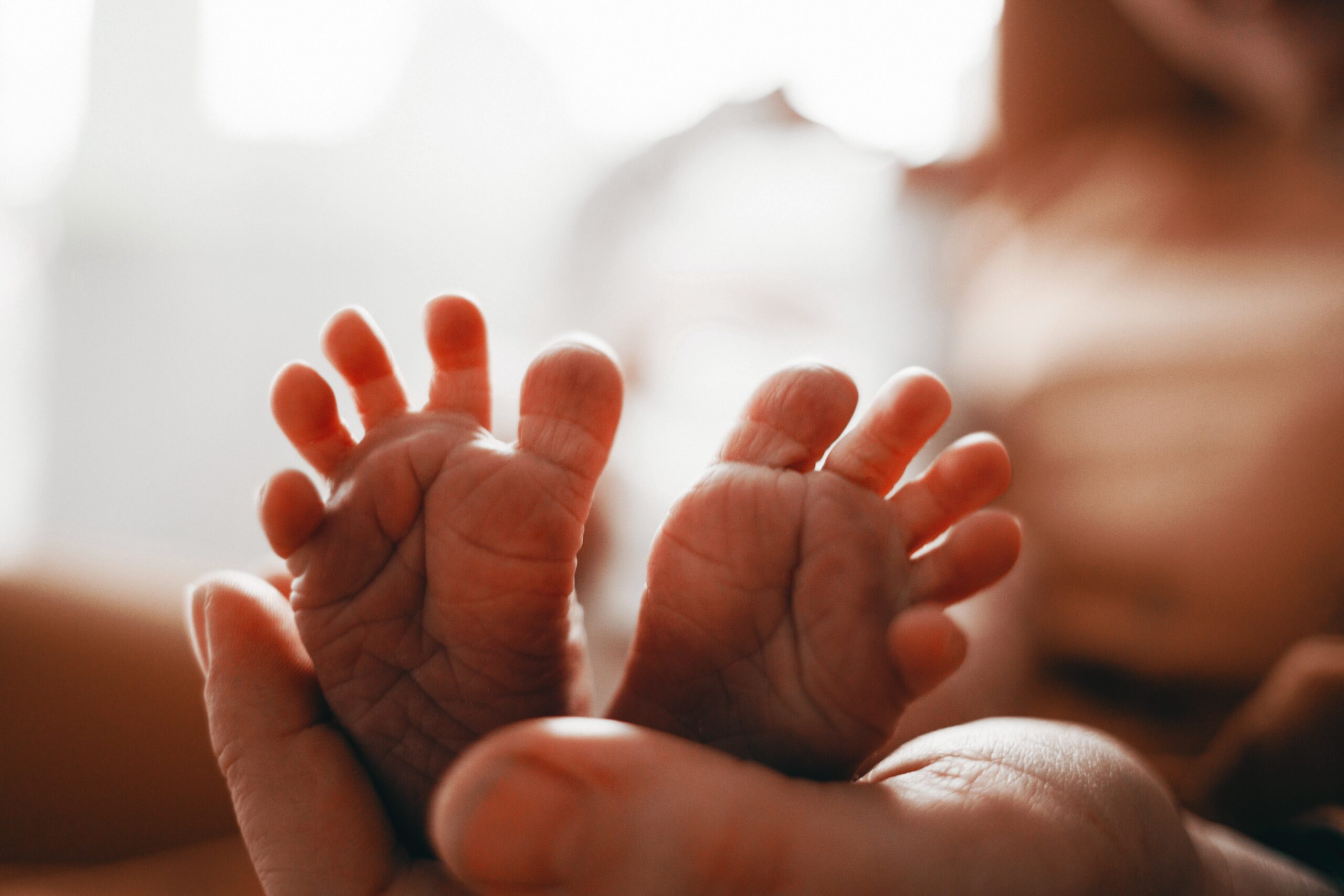 Newborn Baby Ko Chhoda, Secret Marriage Chhupane Ke Liye