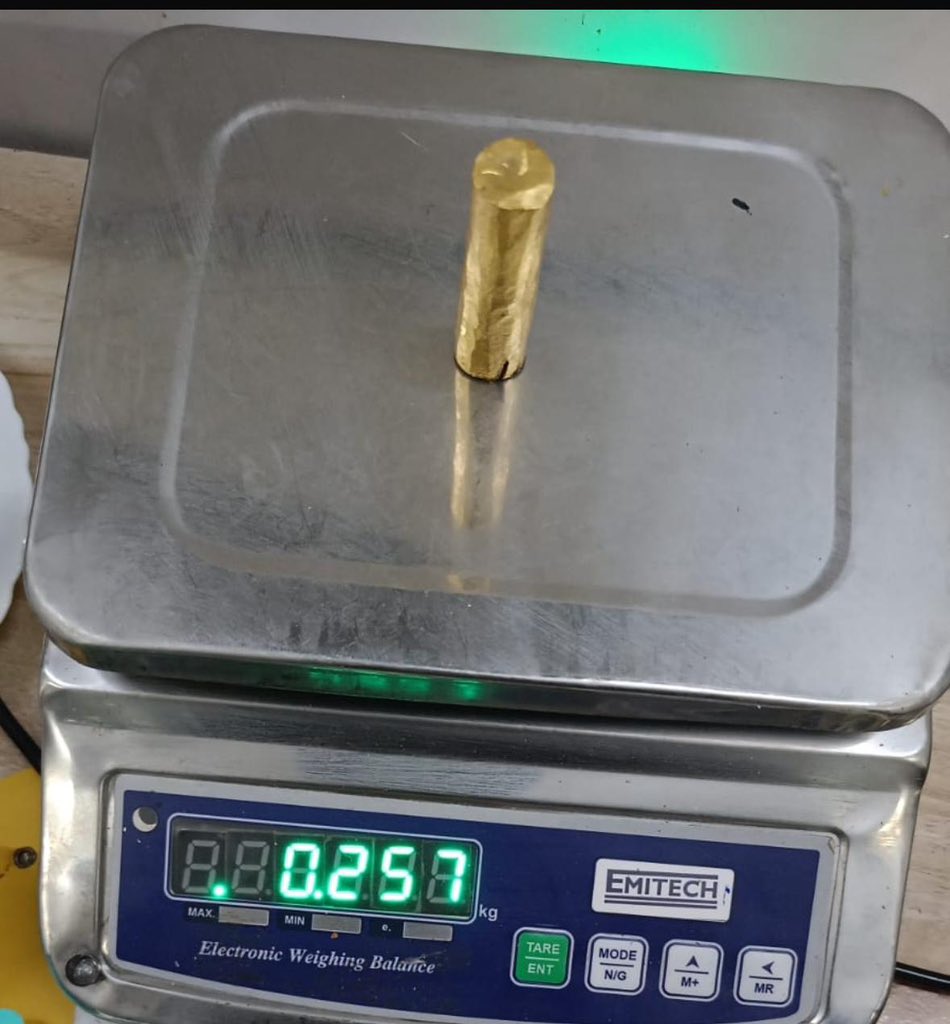Gold laaya Screw Driver me chupakar, Jeddah to Delhi aaya passenger arrested by Delhi Customs at IGI Airport