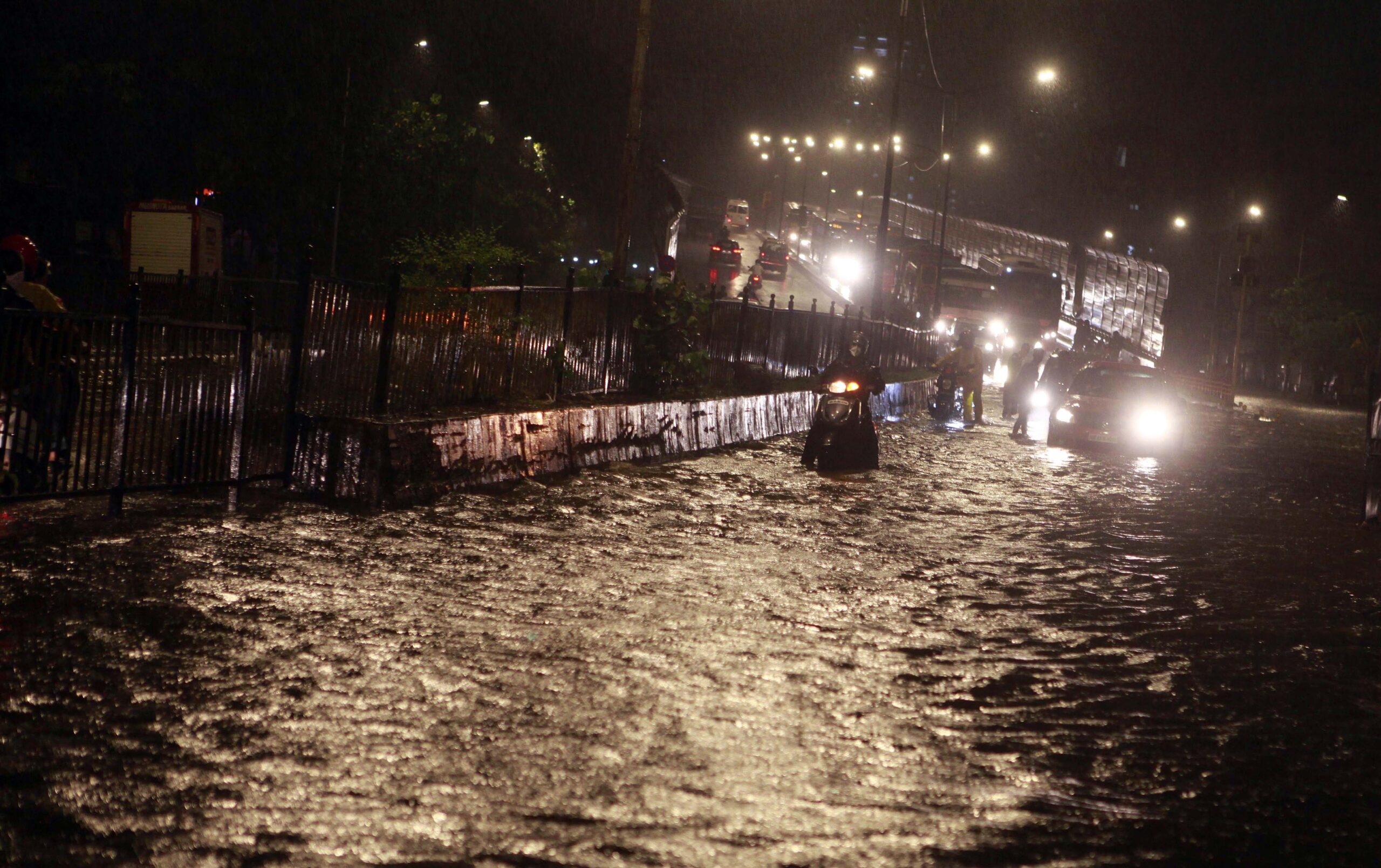26 July 2005 Ka Toofan, Barish Ne Shahar Ko Doobaya, 914 Logon Ki Maut le li