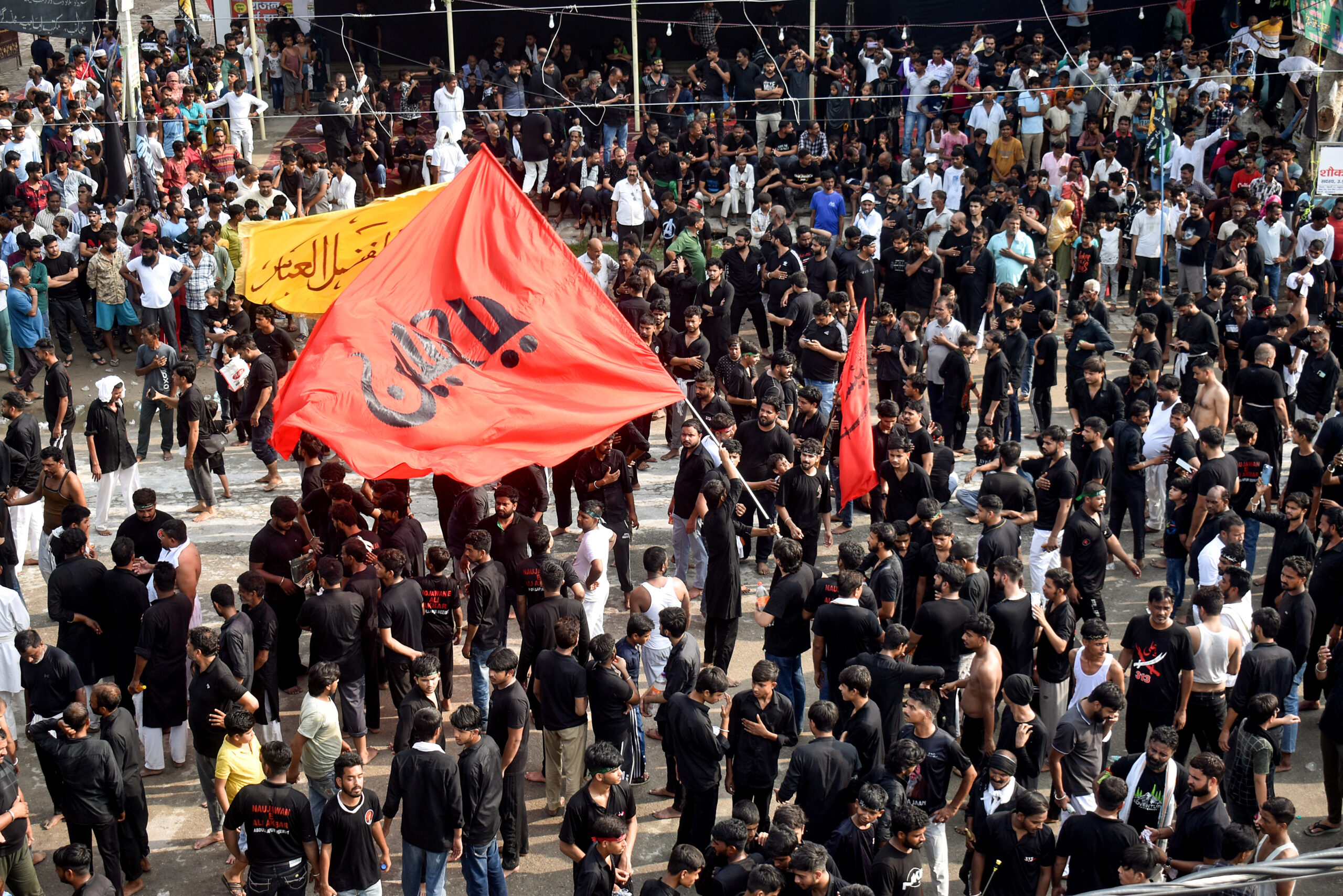 Moharram 2025: Procession Mein 40 Se Zyada Mobile Phones Chori, Police Ne Kayi Chori Ke Cases Darj Kiye