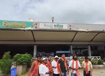MNS Ne Mumbai-Ahmedabad Highway Par Gujarati Signboards Hataaye, Marathi Patiyaan Lagane Ki Maang