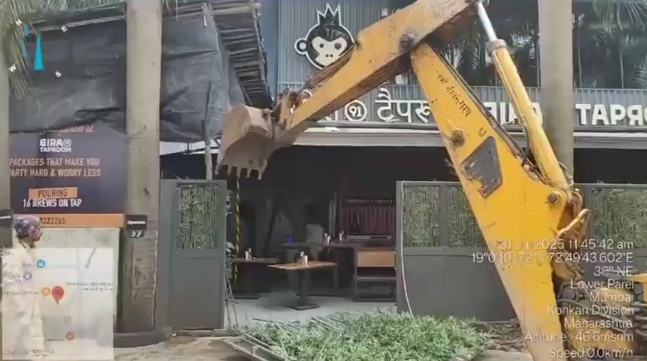 Kamla Mill Compound Me Chala BMC Ka Hathoda, Illegal Structure Ko lekar Huwi Karwai