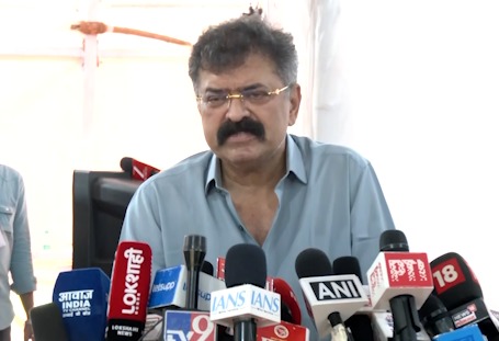 Jitendra Awhad Aur Gopichand Padalkar Ke Beech Vidhan Bhavan Ke Bahar Hungama
