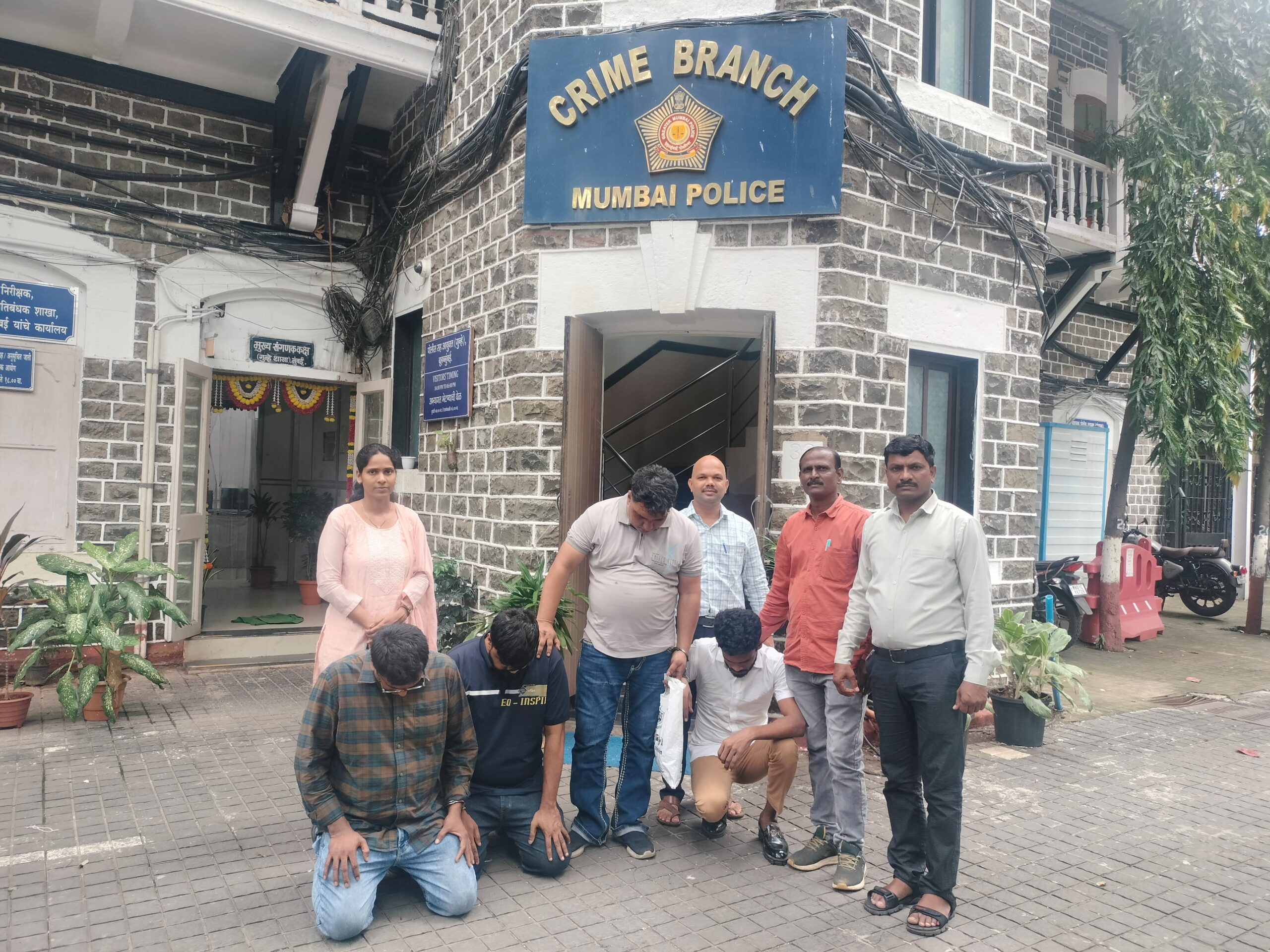 Mumbai Crime Branch Unit-6 Ne Dollar Fraud Gang Ko Kiya Arrest, ₹1.26 Lakh Ka Maal Seize