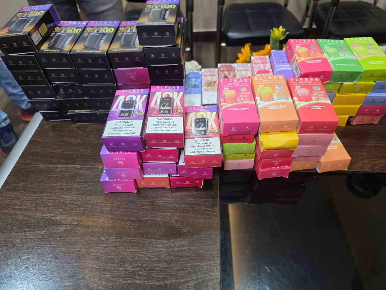 E-Cigarette Bechne Walo Ko Pakda Kashimira Crime Branch Unit-1 Ne