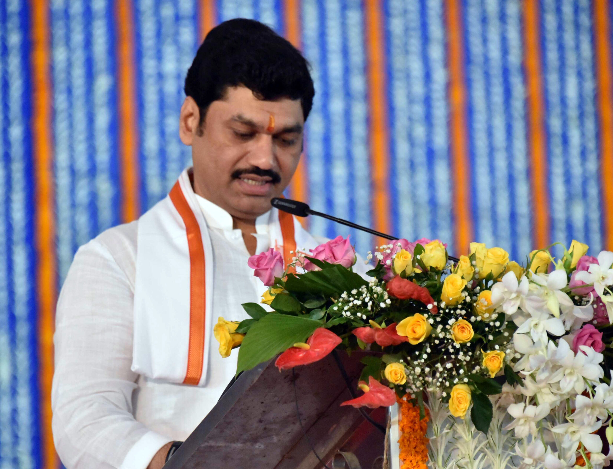 Dhananjay Munde Ne 5 Mahine Baad Bhi Sarkari Bangla Nahi Chhoda