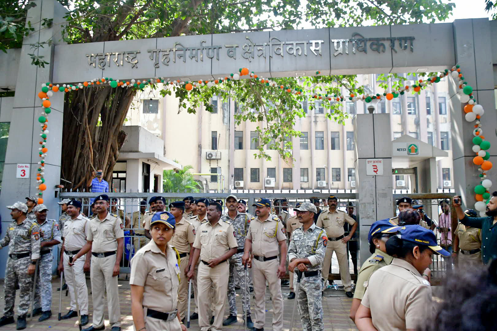 BMC Aur MHADA Mein Chandivali Library Par Jung