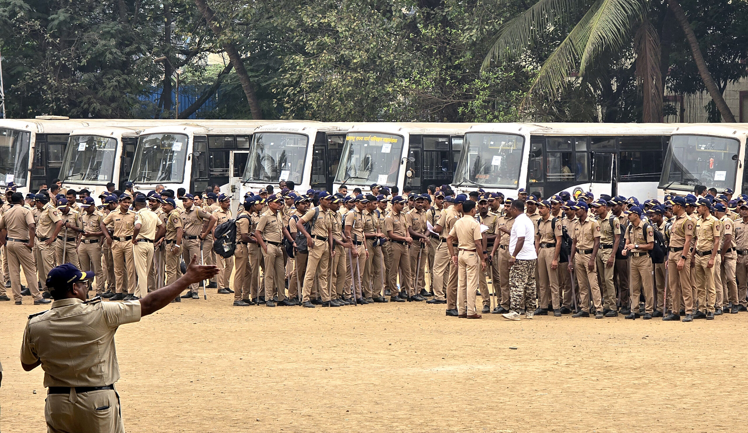 Ganesh Chaturthi 2025 Ke Liye Mumbai Police Ne 17,000 Personnel Deploy Kiye