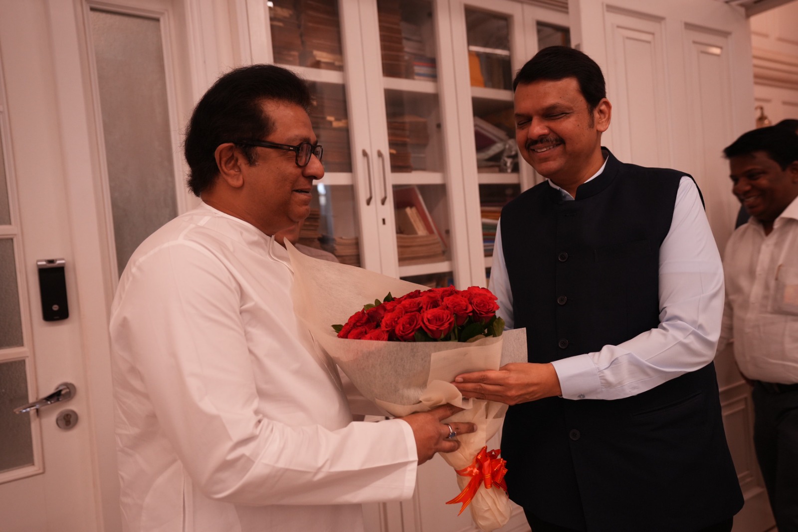 Raj Thackeray Ne BEST Polls Haar Ke Ek Din Baad CM Devendra Fadnavis Se Mulaqaat Ki,