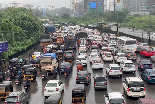 Mumbai Mein 88% Gadiyan Private, Environmental Status Report 2024-25 Ki Badi Baat