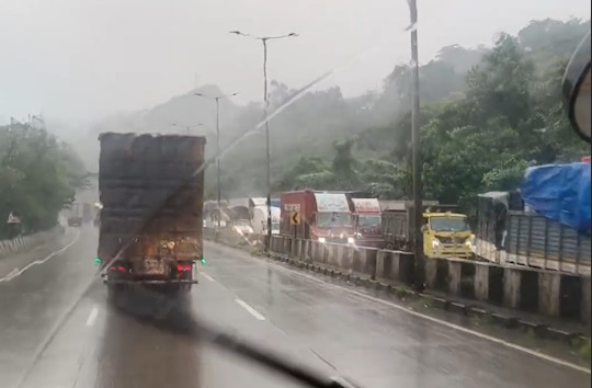 Mumbai-Pune Expressway Par Ganeshotsav Rush Se Bhari Traffic Jam