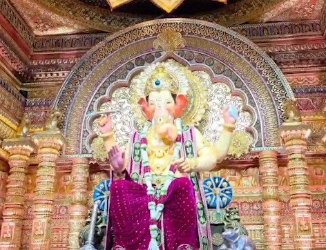 Lalbaugcha Raja Ke Darshan Ke Liye Bhari Bheed