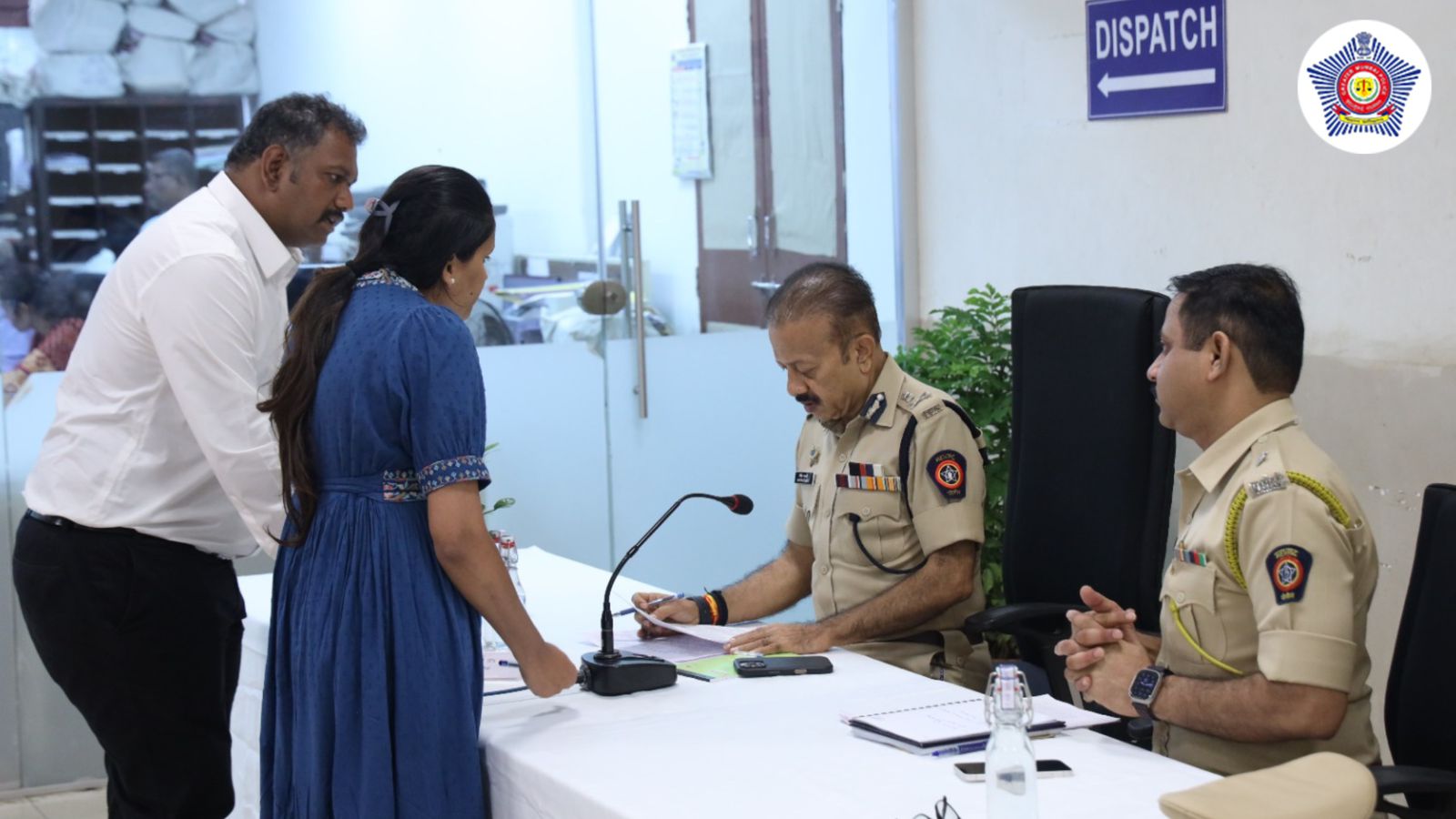 Mumbai Police Commissioner Deven Bharti Ne Shuru Kiya Weekly Janata Darbar, Logon Ki Samasyayein Sunenge