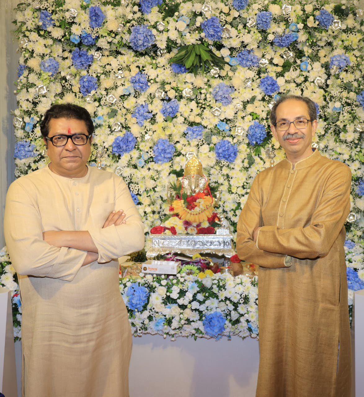 Uddhav Thackeray Aur Family Ne Raj Thackeray Ke Ghar Ganpati Darshan Kiya