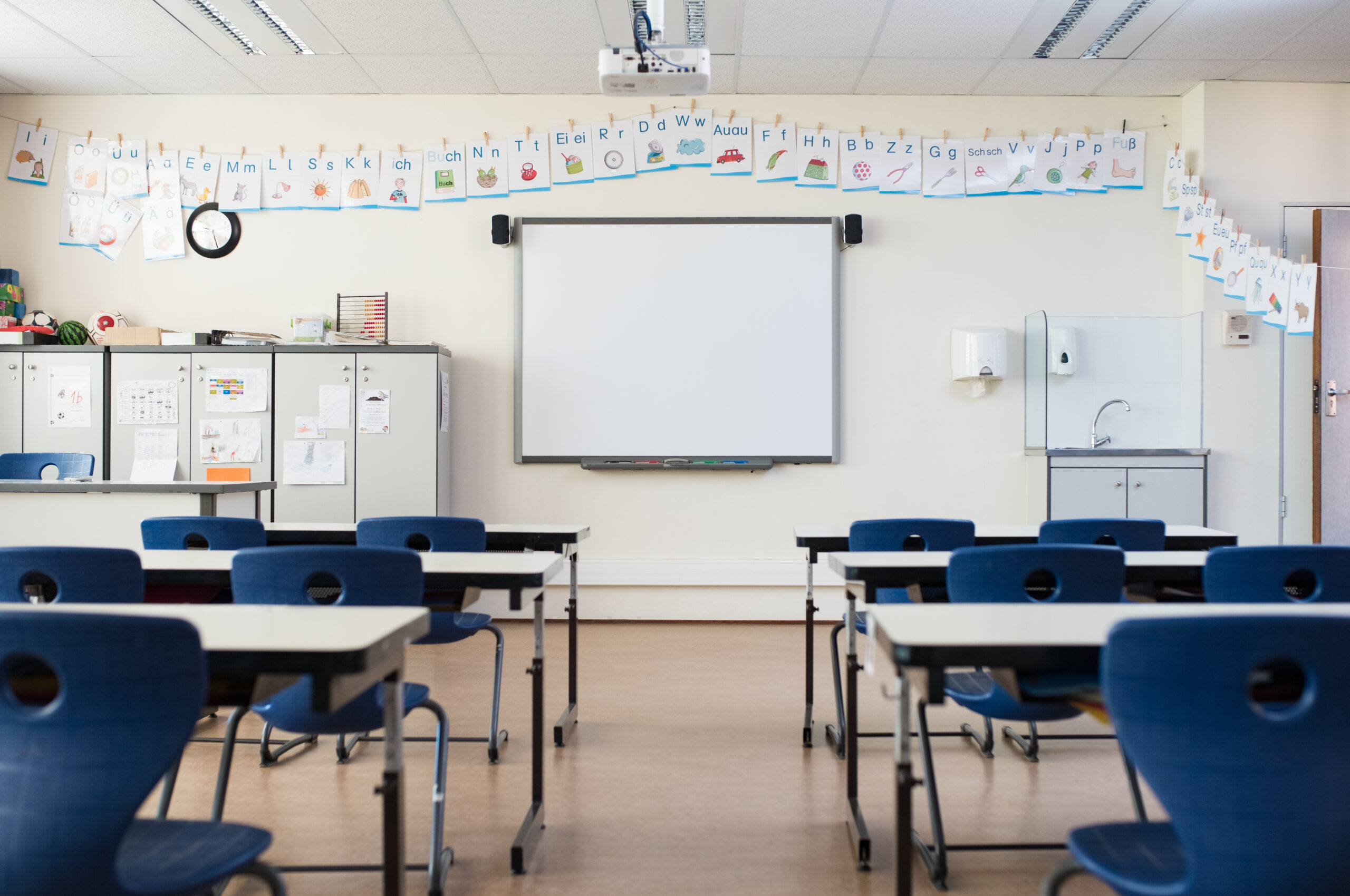 273 BMC Schools Ke Classrooms Bane Smart