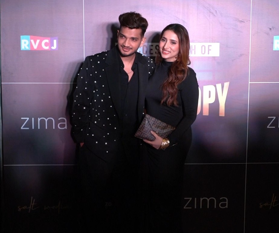 Munawar Faruqui Ne Wife Mehzabeen Coatwala Ko Romantic Photos Ke Saath Diya Birthday Wish