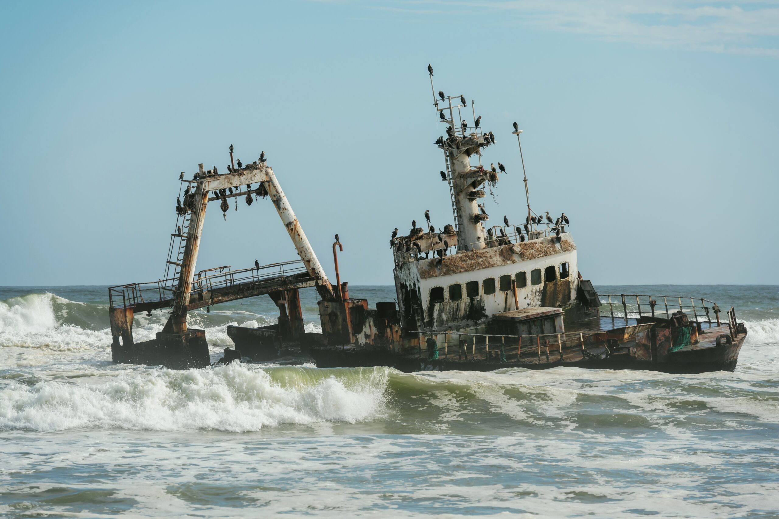 Viral Video of Fishing Boat Capsizing Gujarat Se Hai, Raigad Se Nahi