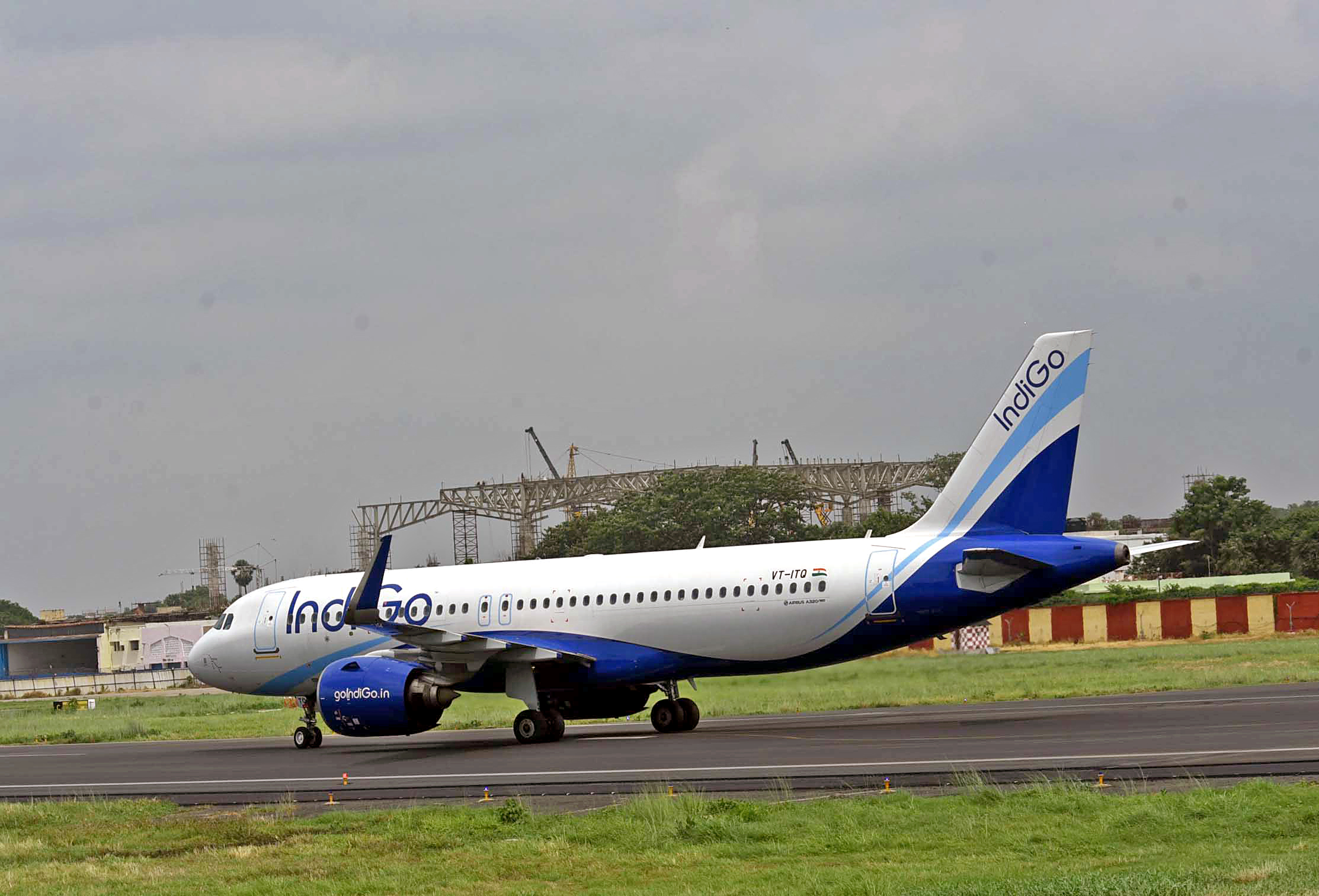 Mumbai Se Delhi Jaa Rahi IndiGo Flight Ko Mila Bomb Threat