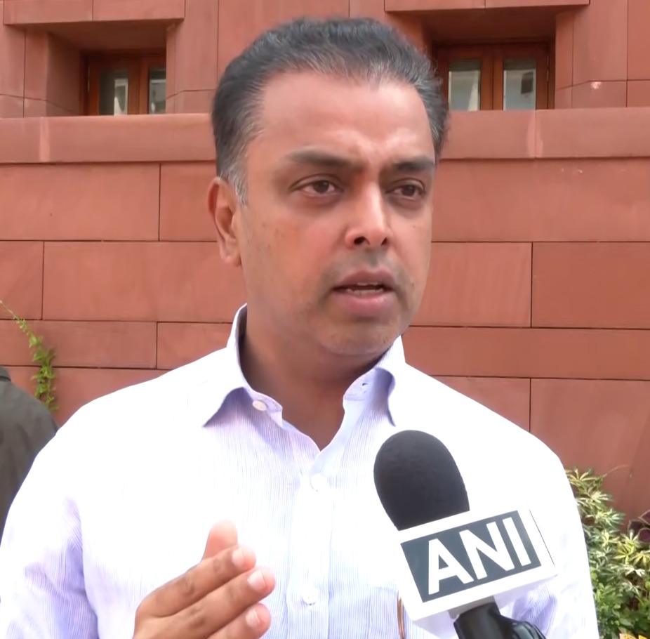 Maratha Quota Protest Par South Mumbai Mein Ban, Milind Deora Ne CM Fadnavis Se Kiya Appeal