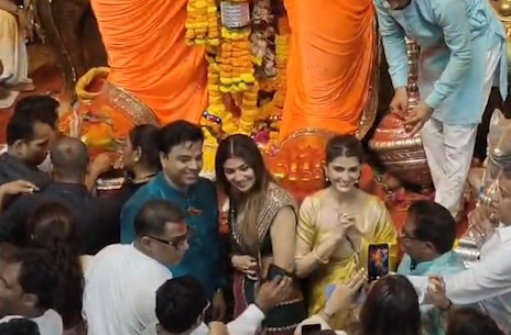 Shilpa Shetty Ne Lalbaugcha Raja Mein Selfie Se Kiya Inkaar, Hui Trolled