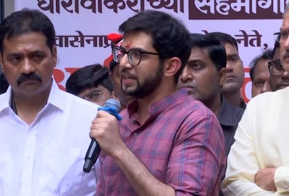Aaditya Thackeray Ne Mumbai-Pune Expressway Ke Potholes Par Mahayuti Sarkaar Ko kaha Bhastachar ka natija