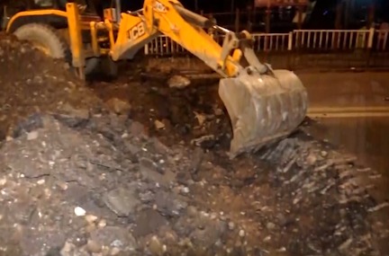Elphinstone Bridge Ki Demolition Shuru – Mumbai Ka 125 Saal Purana Iconic Structure Dhwasht, Heavy Police Bandobast Ke Saath