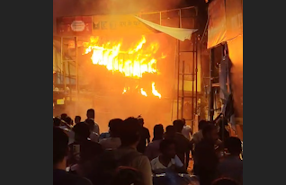 Major Fire in Malad Fire Cracker Shops next to Malad Police Stn
