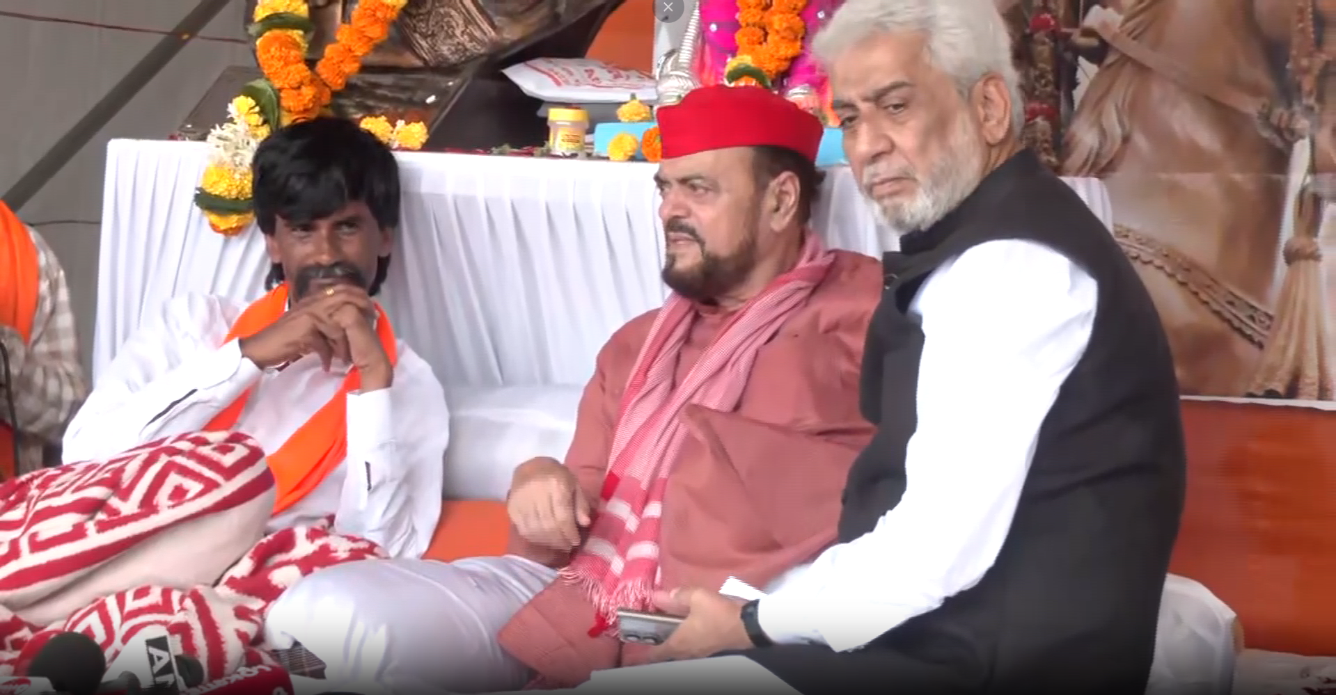 Abu Asim Azmi and Yusuf Abrahni meets Maratha Quota Activist Manoj Jarange Patil
