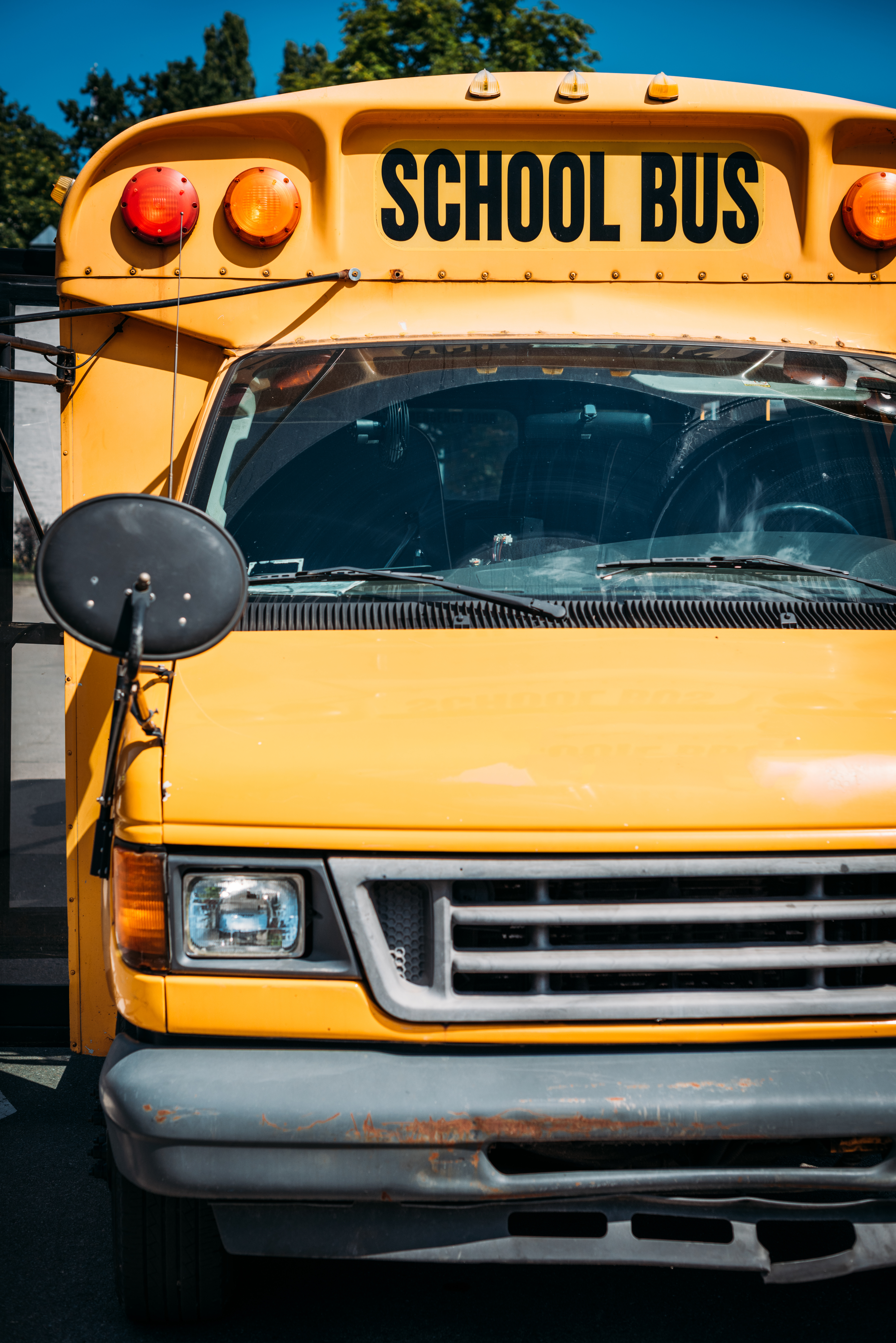 MMR Mein Pehli 12-Seater School Van Thane Mein Register Hoi – Bachchon Ki Safety Ke Liye Bada Kadam!