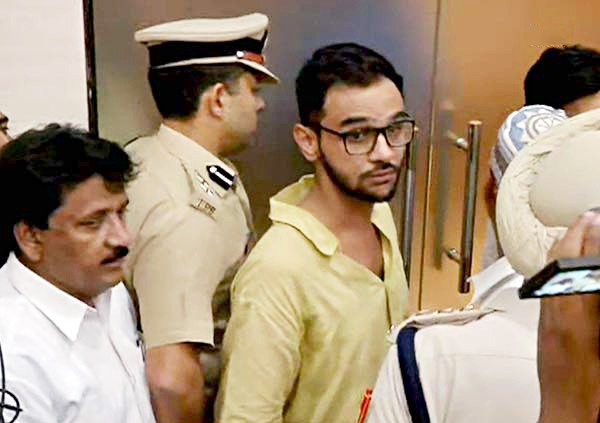 Umar Khalid aur Sharjeel Imam Bail Case: Supreme Court ne Delhi Police ko Liya Aade Haath.