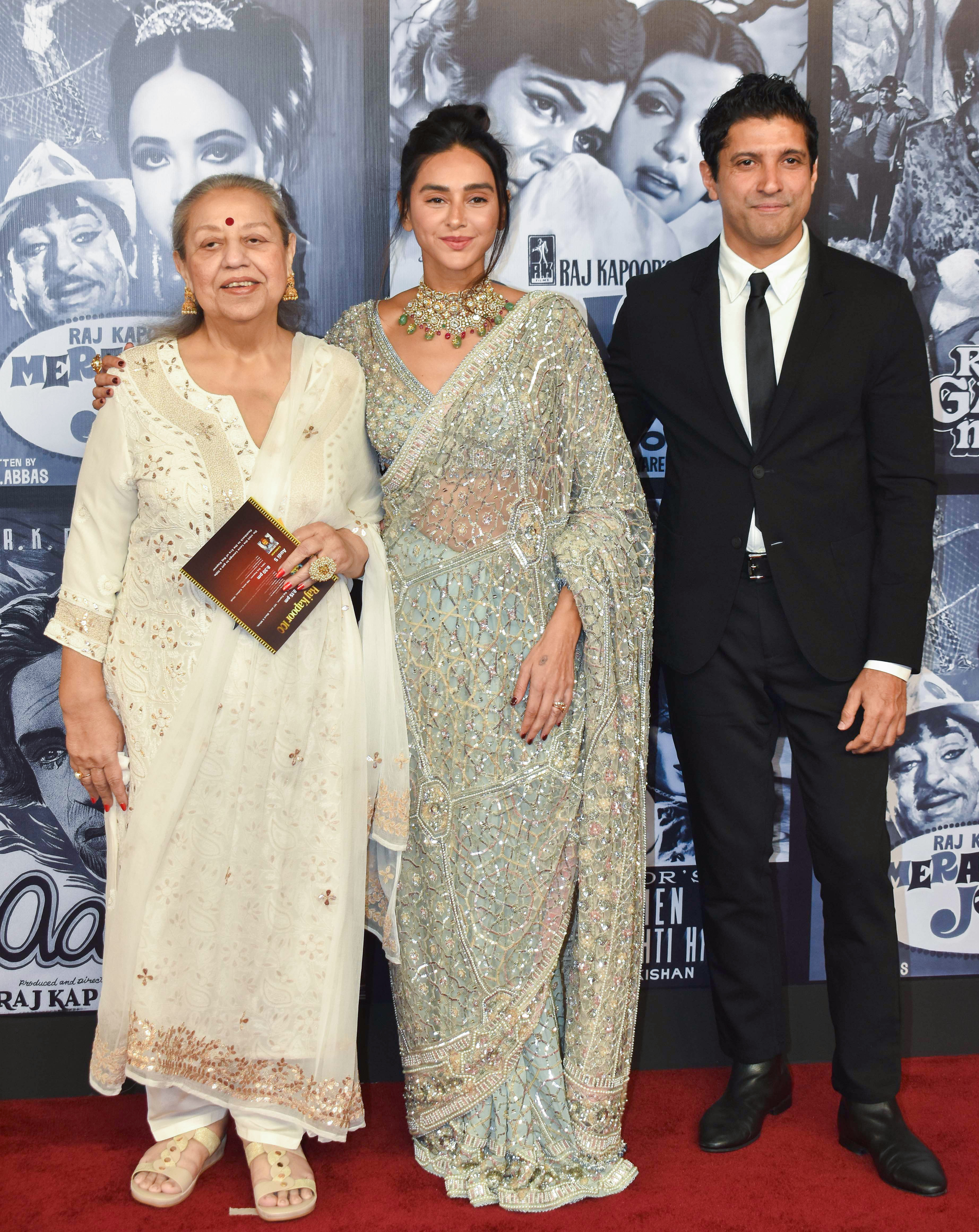 Farhan Akhtar Ki Maa Honey Irani Ke Driver Ne Kiya Dhoka ₹12 Lakh Churaye, Petrol Pump Employee Ke Saath Milke – FIR Darj
