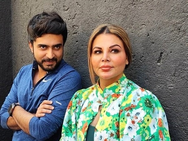 High Court Ne Rakhi Sawant Aur Adil Durrani Dono Ke FIR Quash Kiye – Matrimonial Dispute Ka Amicable Settlement